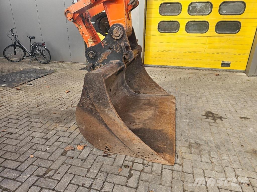 Hitachi ZX250LC-6 Gravemaskiner på larvebånd