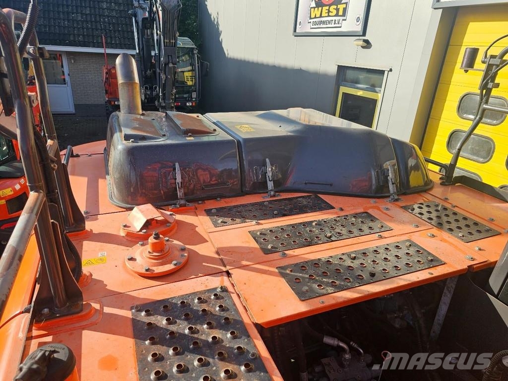 Hitachi ZX250LC-6 Gravemaskiner på larvebånd