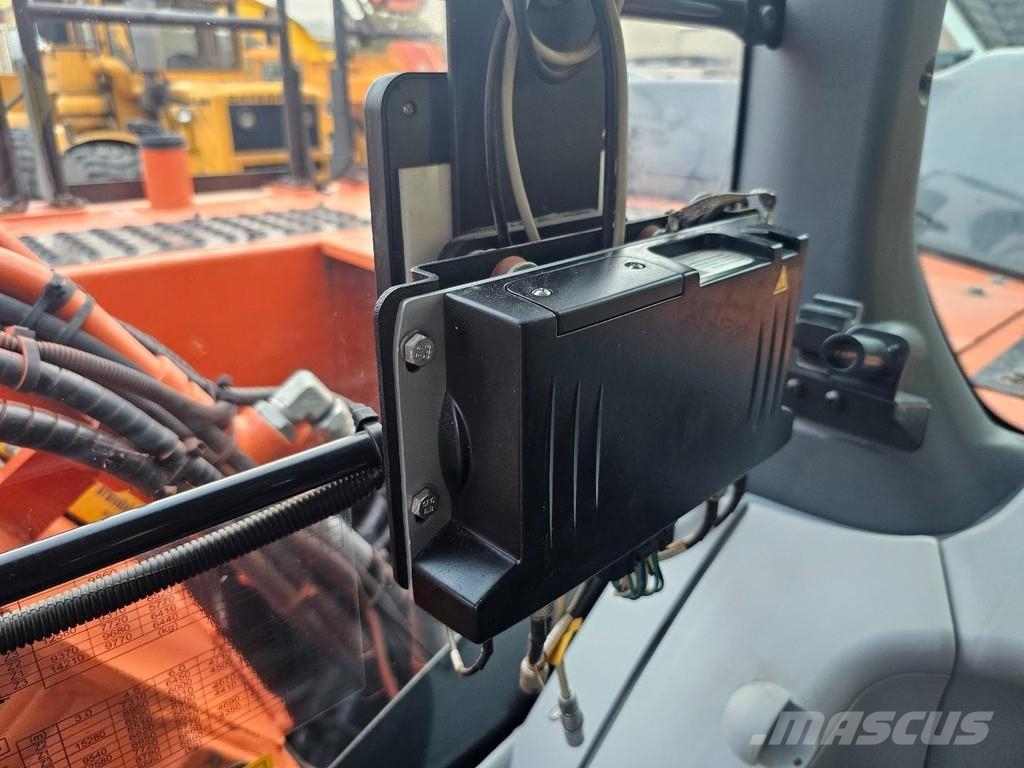 Hitachi ZX250LC-6 Gravemaskiner på larvebånd