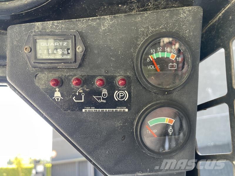 Bobcat S 70 لوادر انزلاقية التوجيه