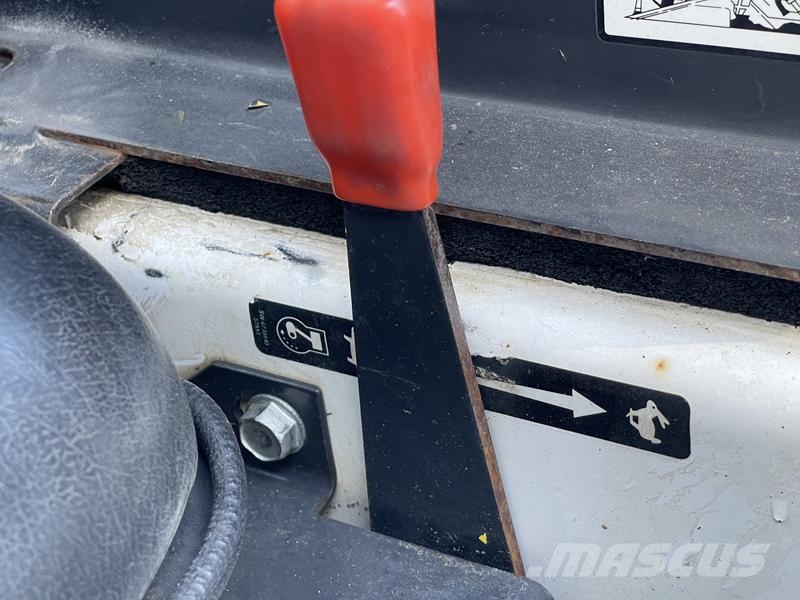 Bobcat S 70 لوادر انزلاقية التوجيه