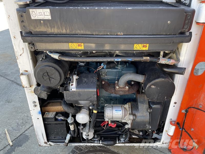 Bobcat S 70 لوادر انزلاقية التوجيه