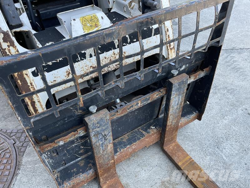 Bobcat S 70 لوادر انزلاقية التوجيه