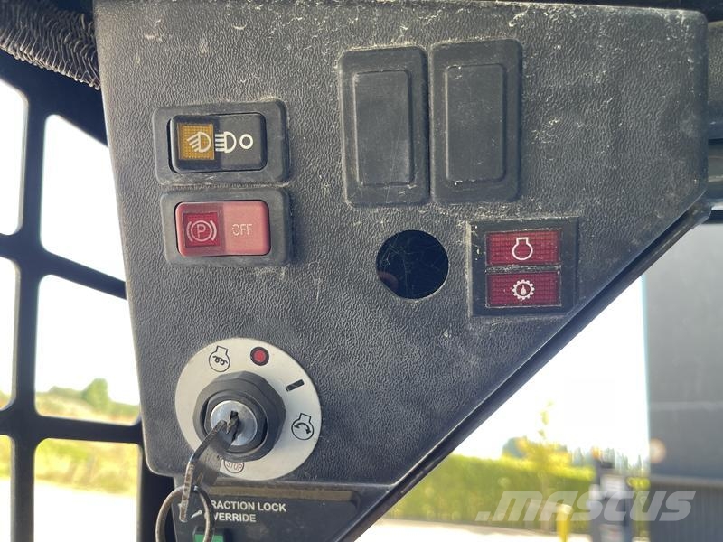 Bobcat S 70 لوادر انزلاقية التوجيه