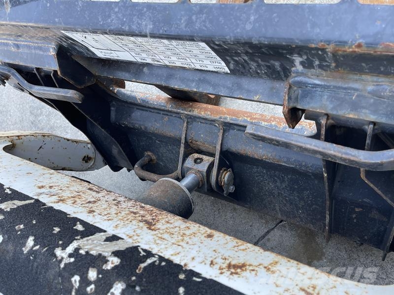 Bobcat S 70 لوادر انزلاقية التوجيه