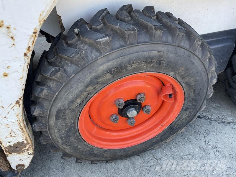 Bobcat S 70 لوادر انزلاقية التوجيه