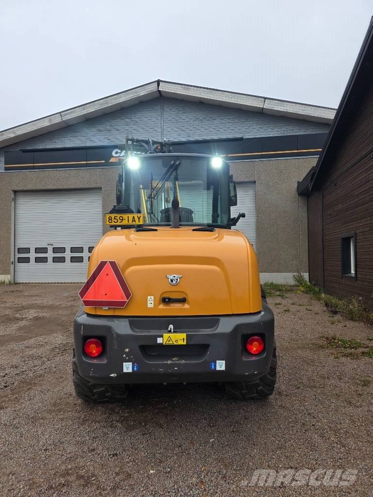 CASE 321F XR Pyöräkuormaajat