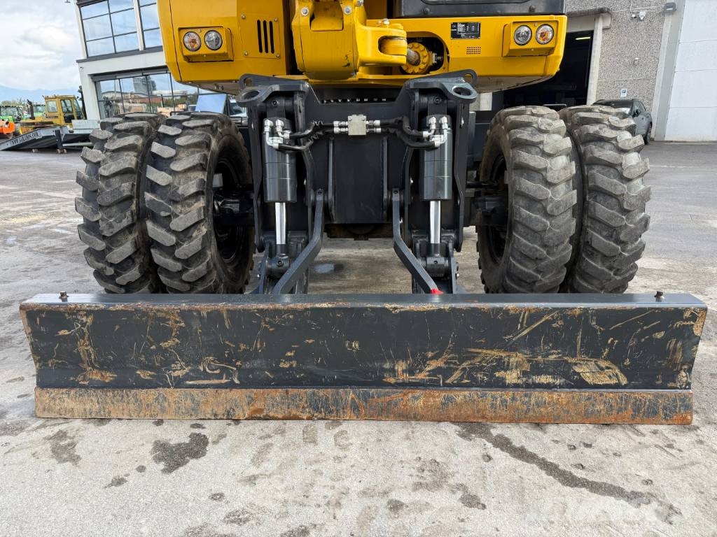 Komatsu PW 138 MR-11 Lastik tekerli ekskavatörler