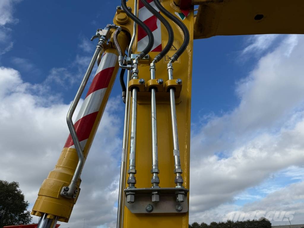 Komatsu PW 138 MR-11 Lastik tekerli ekskavatörler
