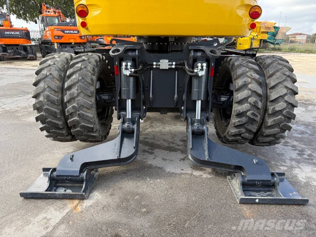 Komatsu PW 138 MR-11 Lastik tekerli ekskavatörler