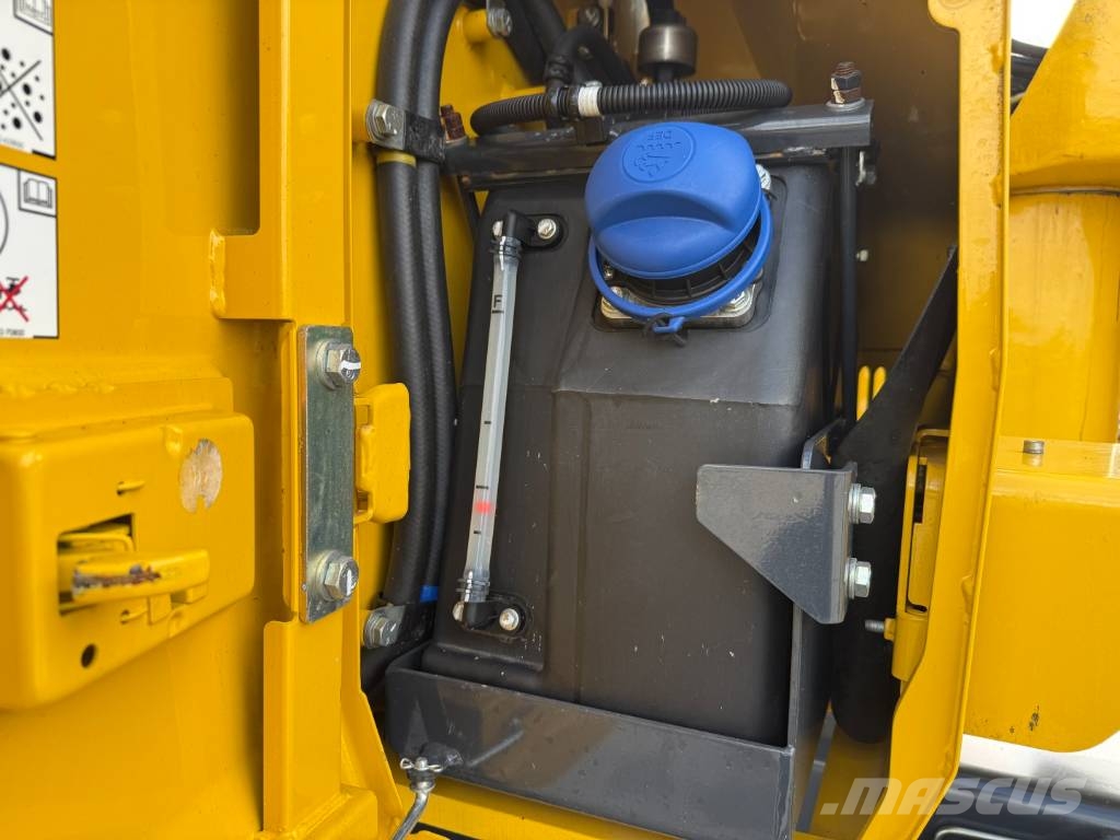 Komatsu PW 138 MR-11 Lastik tekerli ekskavatörler