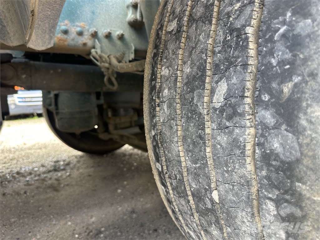 Volvo FMX 540 8x4 Tip + HMF 3220-K6 Camiones grúa