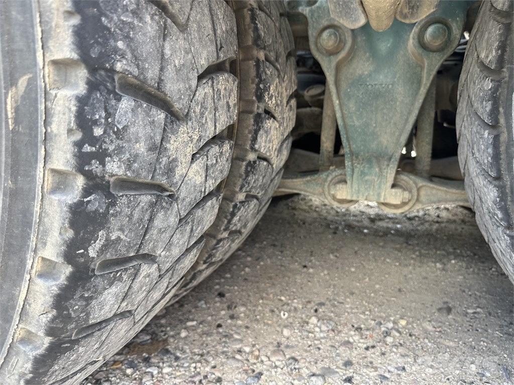 Volvo FMX 540 8x4 Tip + HMF 3220-K6 Camiones grúa