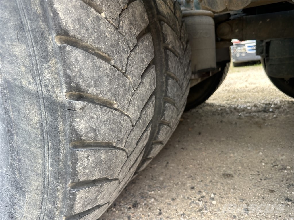 Volvo FMX 540 8x4 Tip + HMF 3220-K6 Camiones grúa