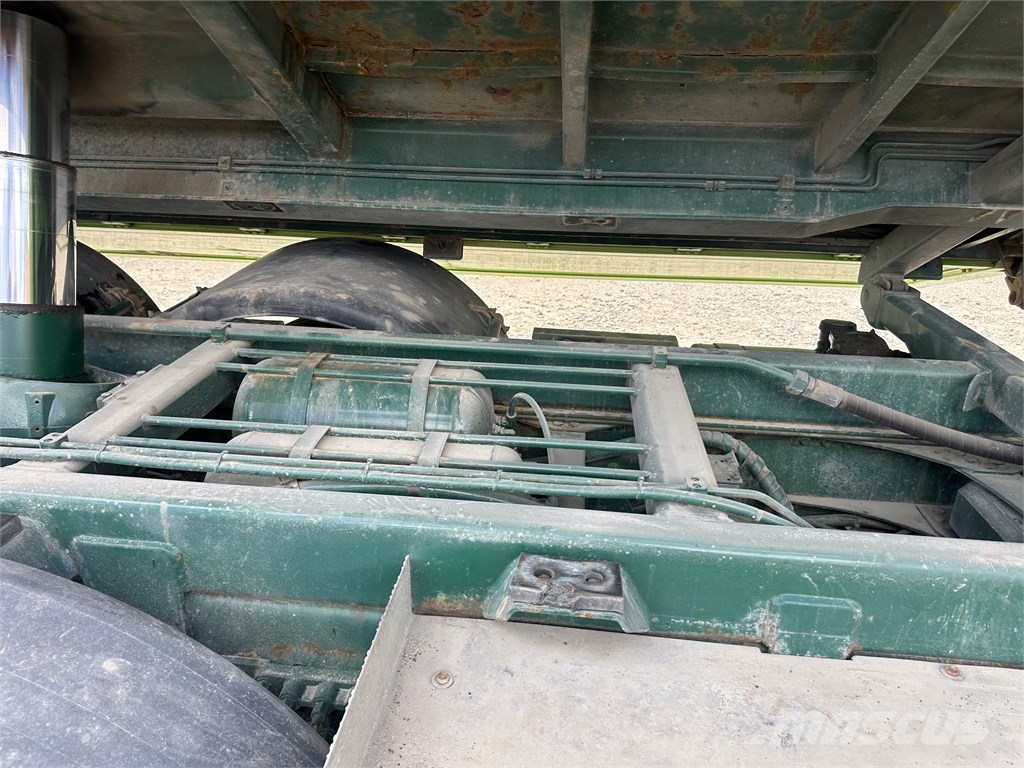 Volvo FMX 540 8x4 Tip + HMF 3220-K6 Camiones grúa