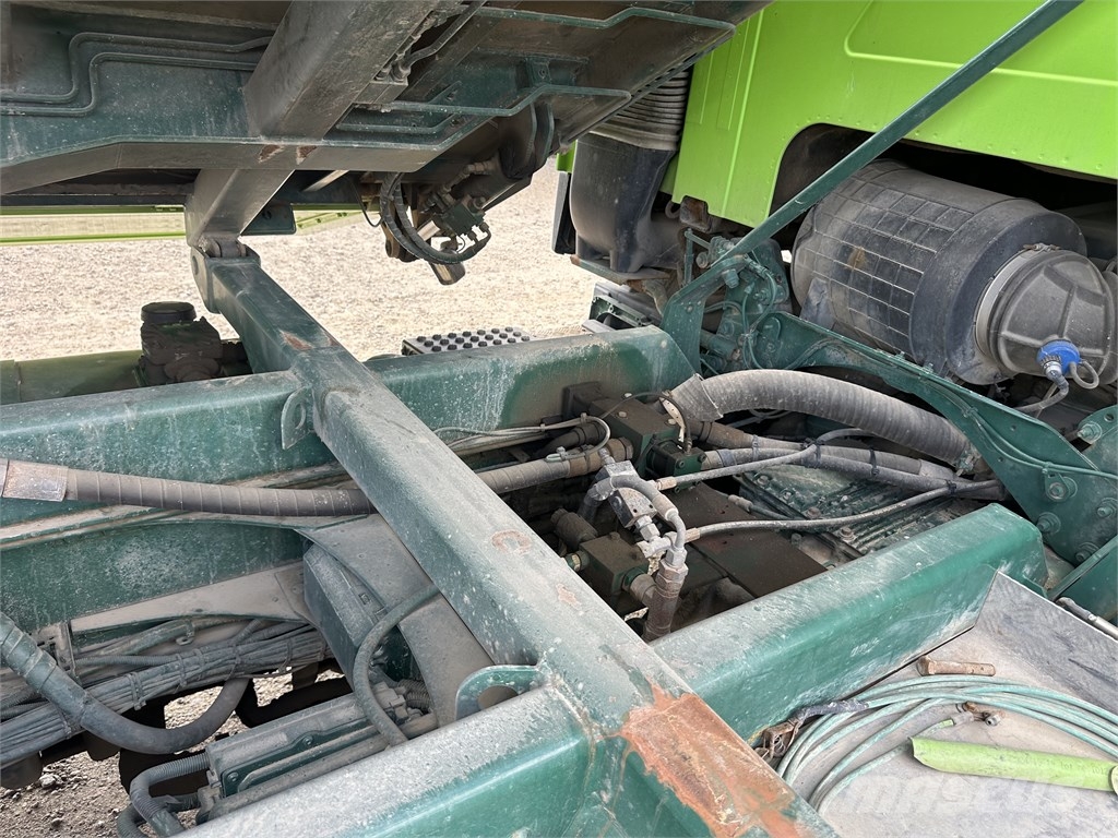 Volvo FMX 540 8x4 Tip + HMF 3220-K6 Camiones grúa