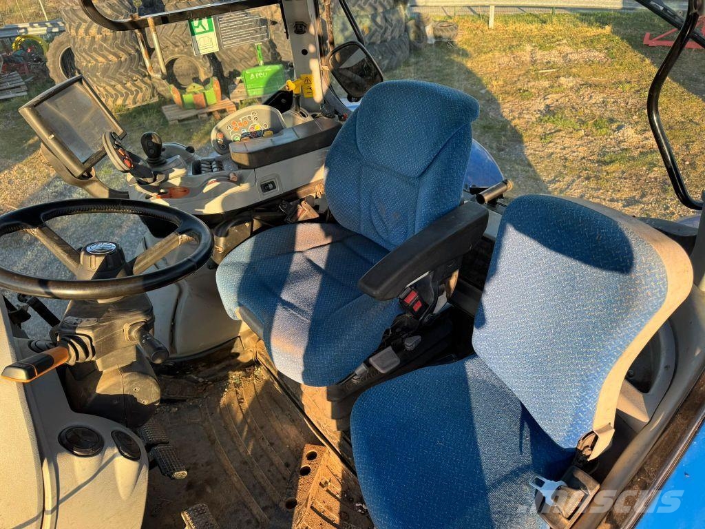 New Holland T7 200 AUTOCOMMAND Tractors