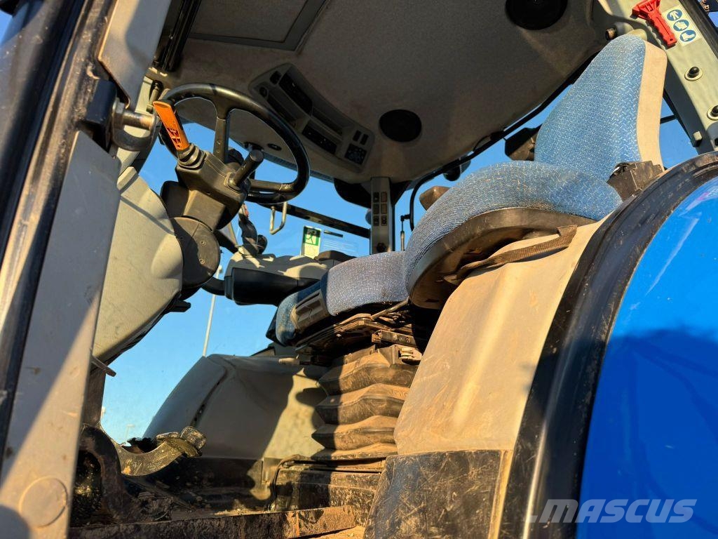 New Holland T7 200 AUTOCOMMAND Trattori