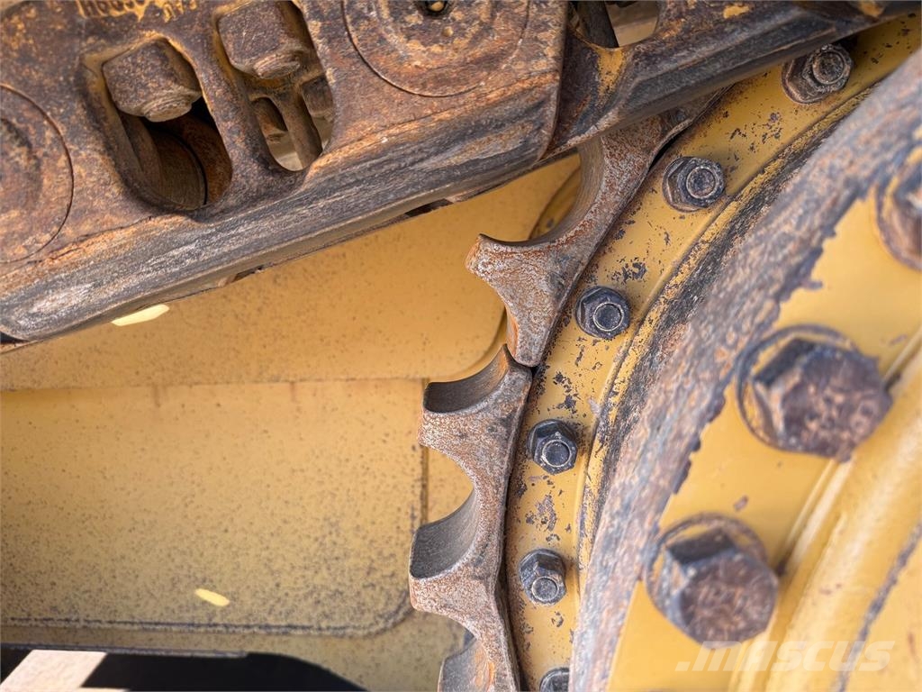 CAT D6T LGP Crawler dozers