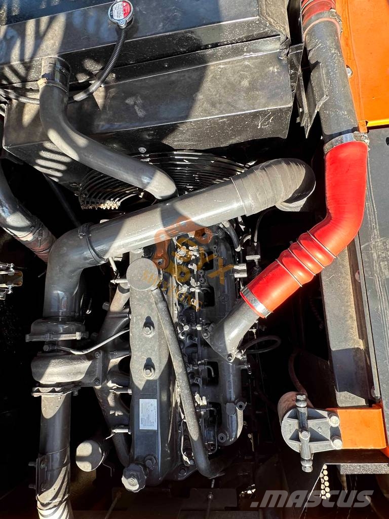 Doosan DX 225 LCA Гусеничні екскаватори