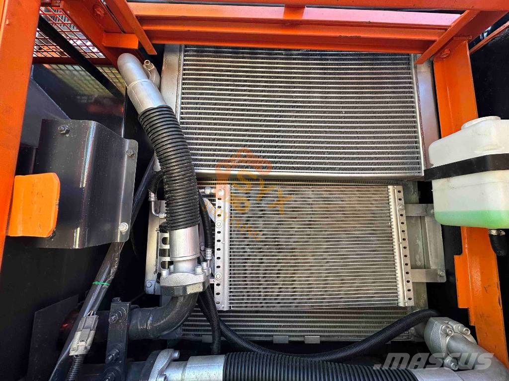 Doosan DX 225 LCA Гусеничні екскаватори