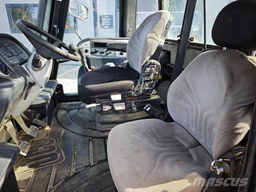 JCB Fastrac 3200 HMV Traktori
