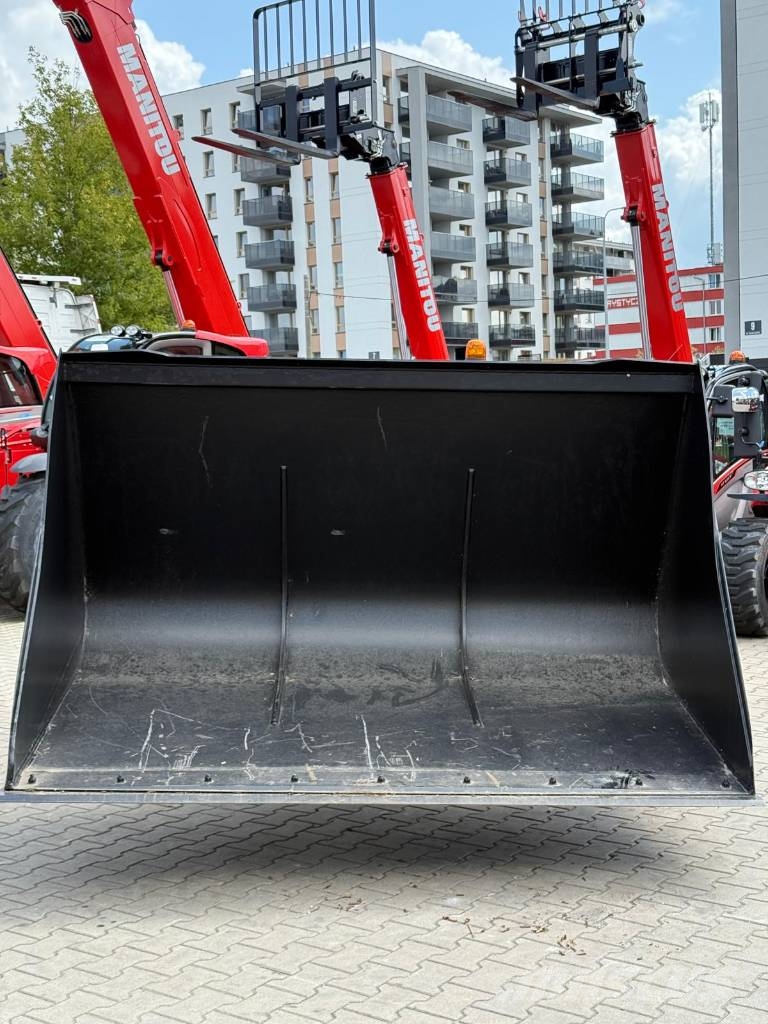 Manitou CBA 2500/3200 EN  3,2m3  52000125 2021 Kašike / Korpe
