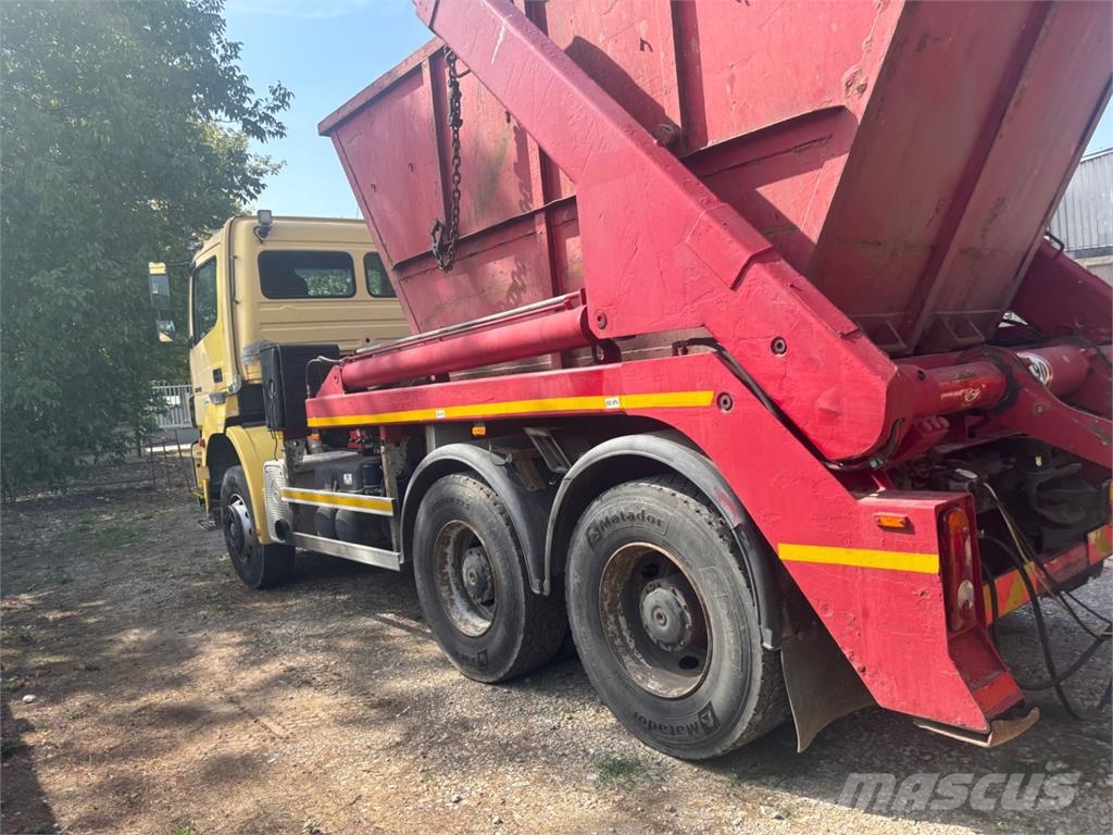 Mercedes-Benz AXOR 2640 6X4 شاحنات بمقصورة وهيكل