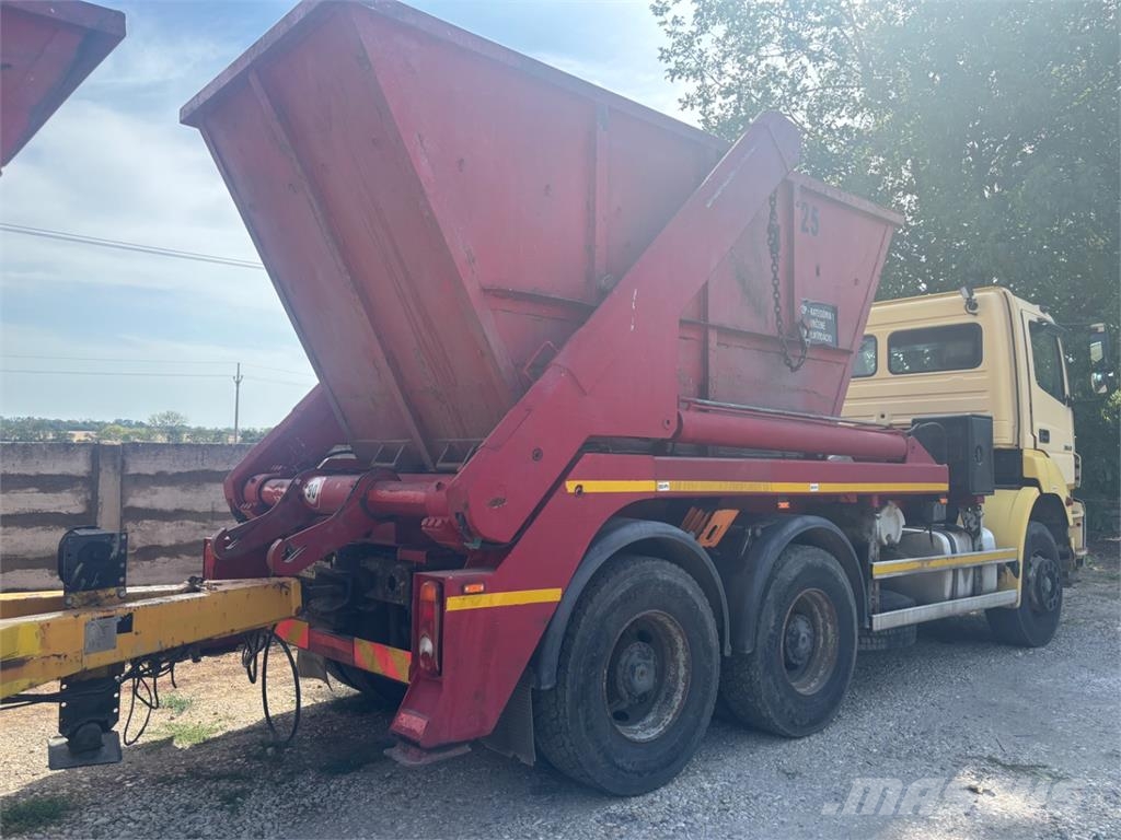 Mercedes-Benz AXOR 2640 6X4 شاحنات بمقصورة وهيكل