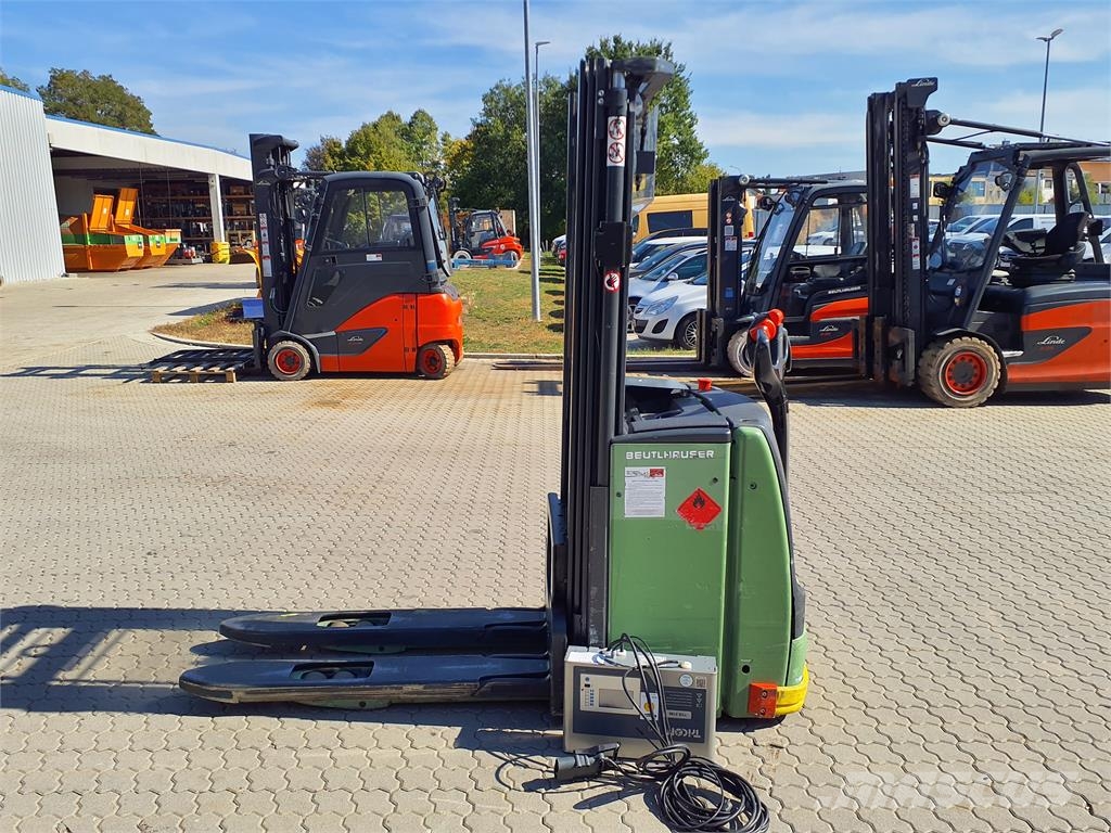 Linde L14 Ajettavat pinoamisvaunut