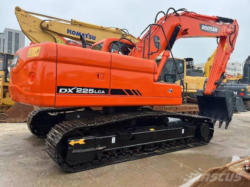 Doosan DX 225 LC Escavatori cingolati