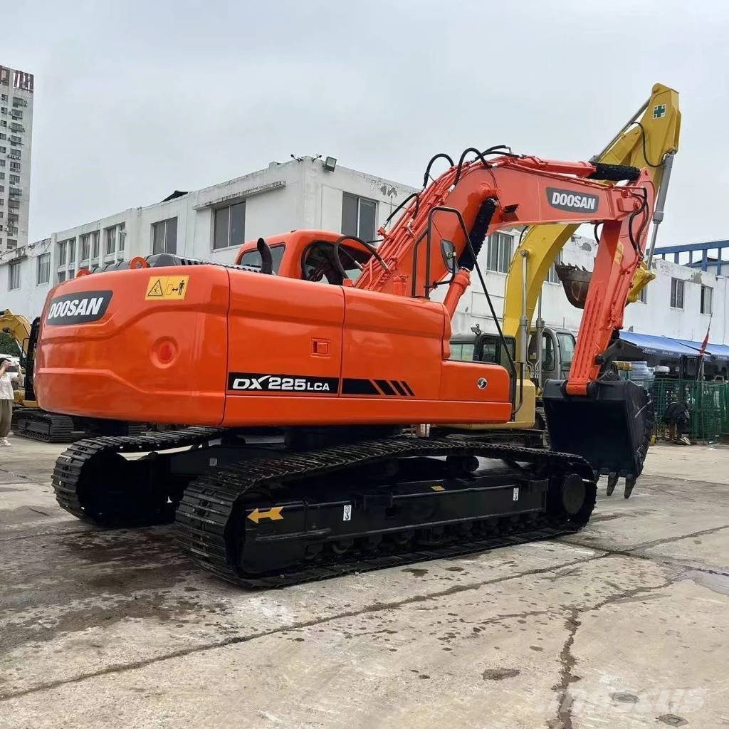 Doosan DX 225 LC Escavatori cingolati