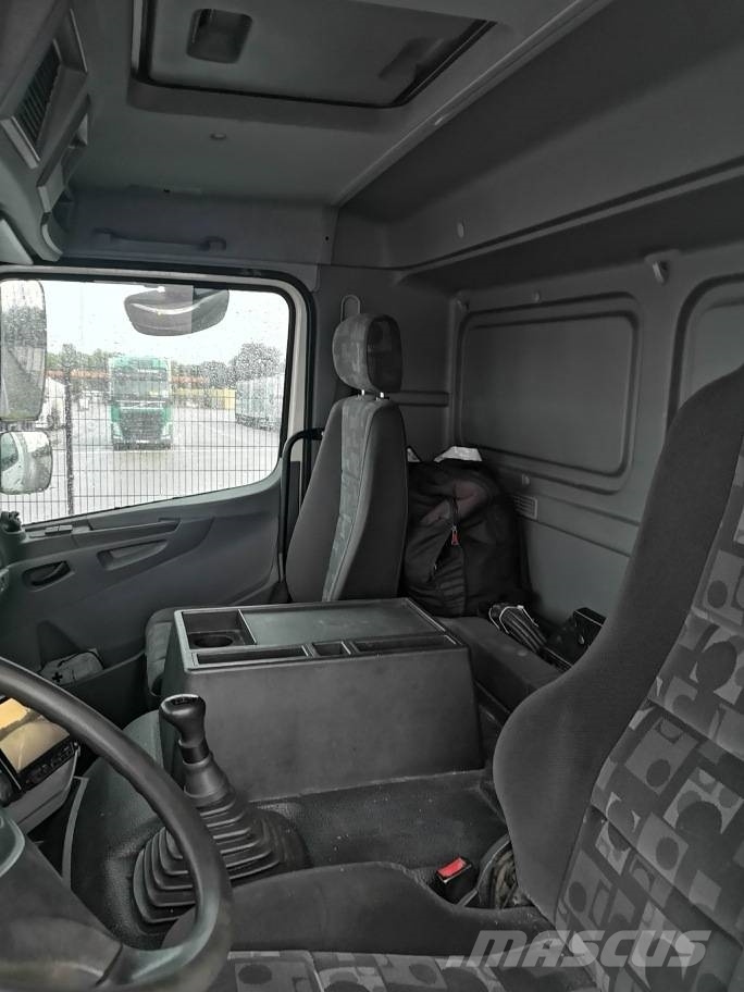 Mercedes-Benz 1829/51AT only 179091 km!! Temperature controlled trucks