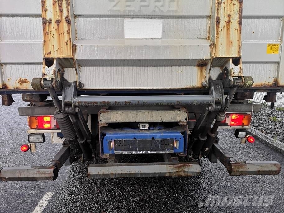 Mercedes-Benz 1829/51AT only 179091 km!! Temperature controlled trucks