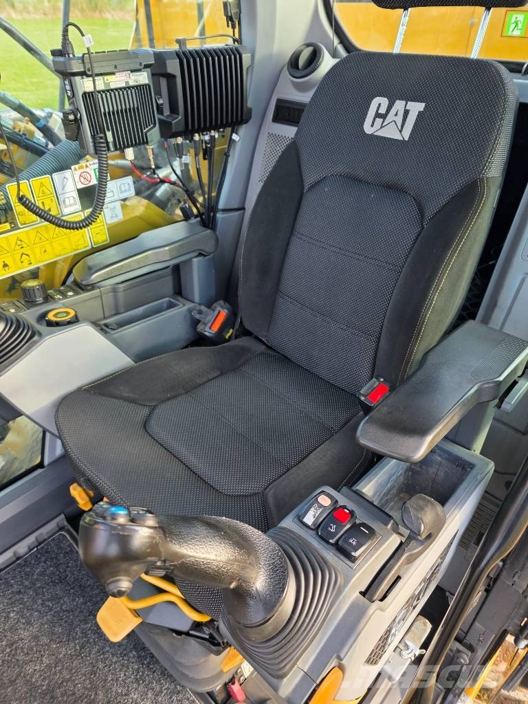 CAT 330 NG with Rototilt and GPS Beltegraver
