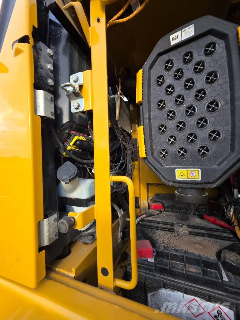 CAT 330 NG with Rototilt and GPS Beltegraver