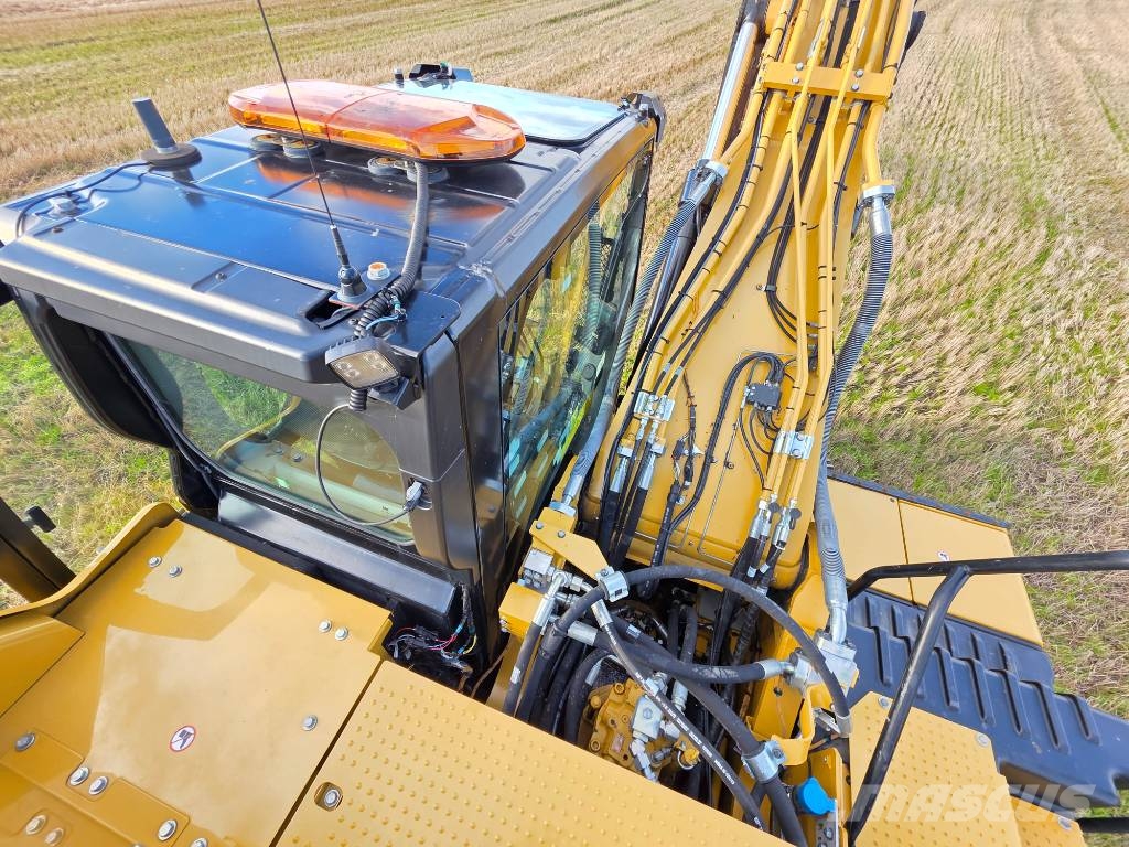 CAT 330 NG with Rototilt and GPS Beltegraver