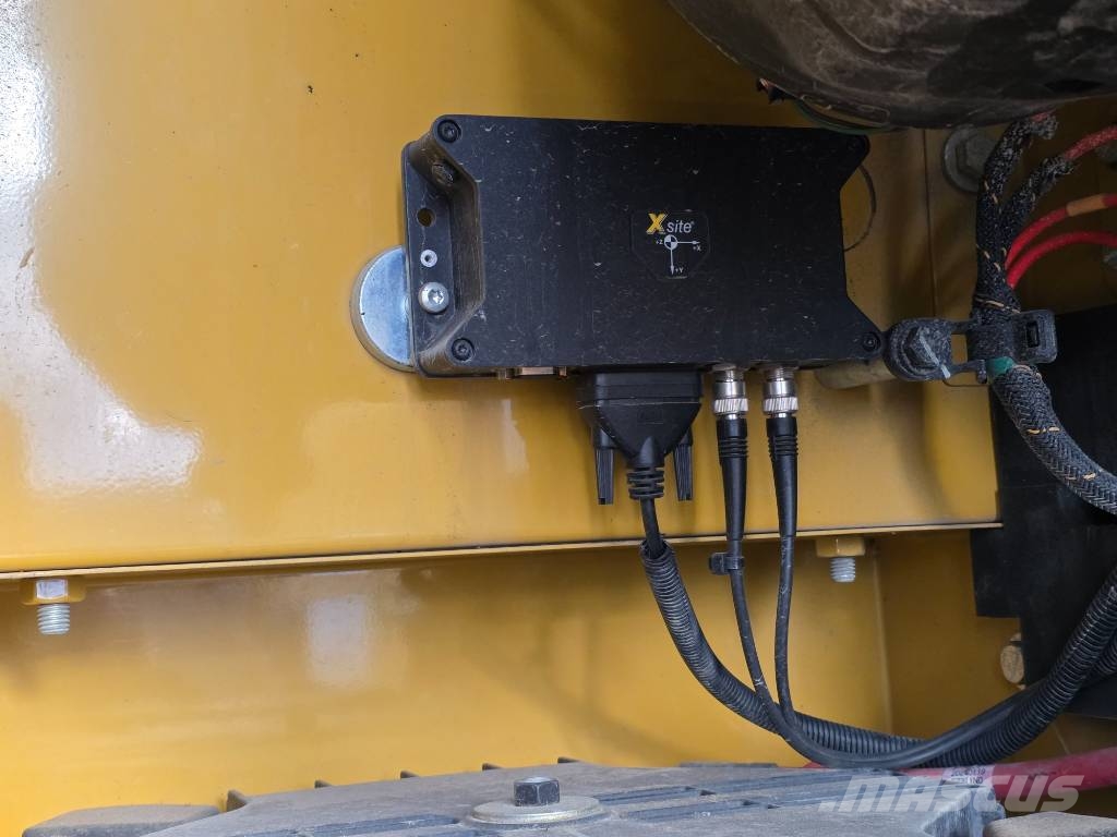 CAT 330 NG with Rototilt and GPS Beltegraver
