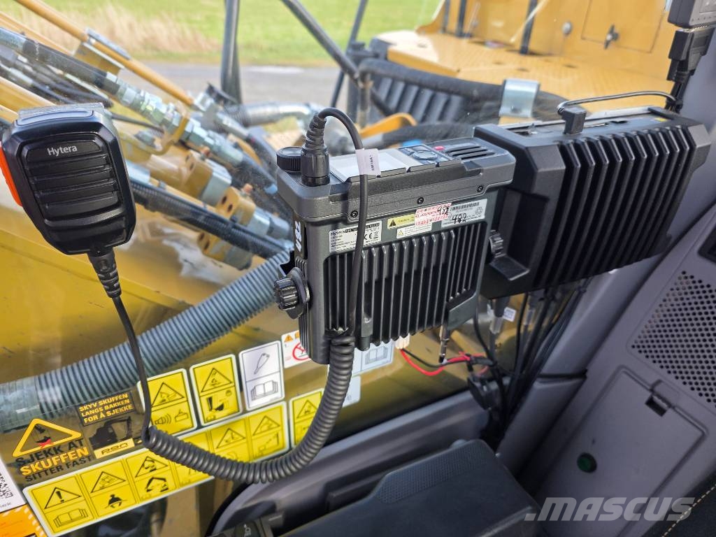 CAT 330 NG with Rototilt and GPS Beltegraver