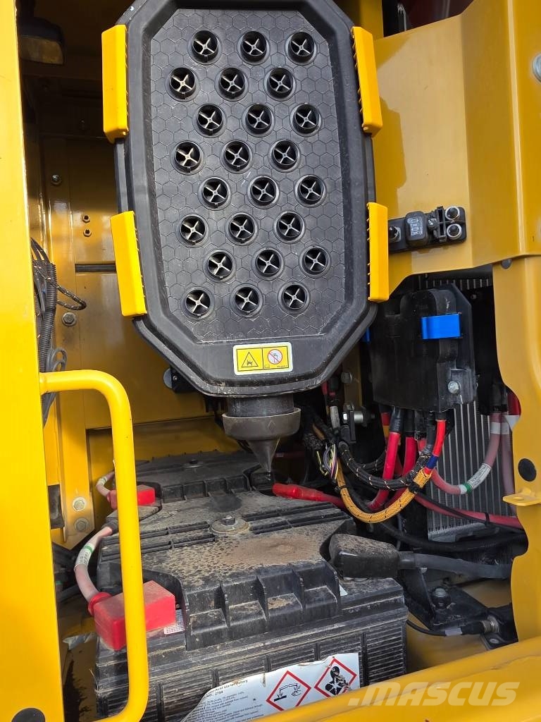 CAT 330 NG with Rototilt and GPS Beltegraver