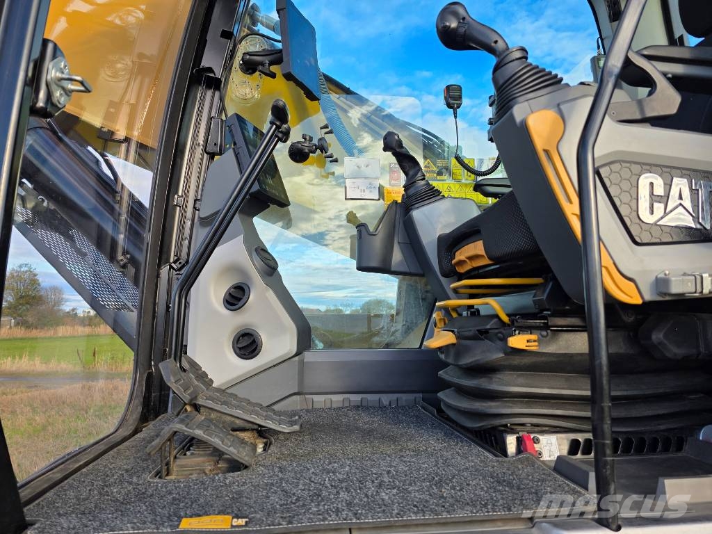 CAT 330 NG with Rototilt and GPS Beltegraver
