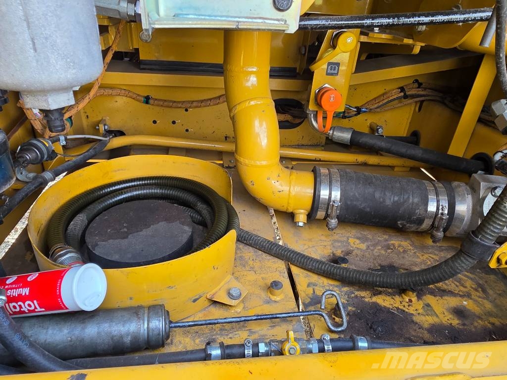 CAT 330 NG with Rototilt and GPS Beltegraver