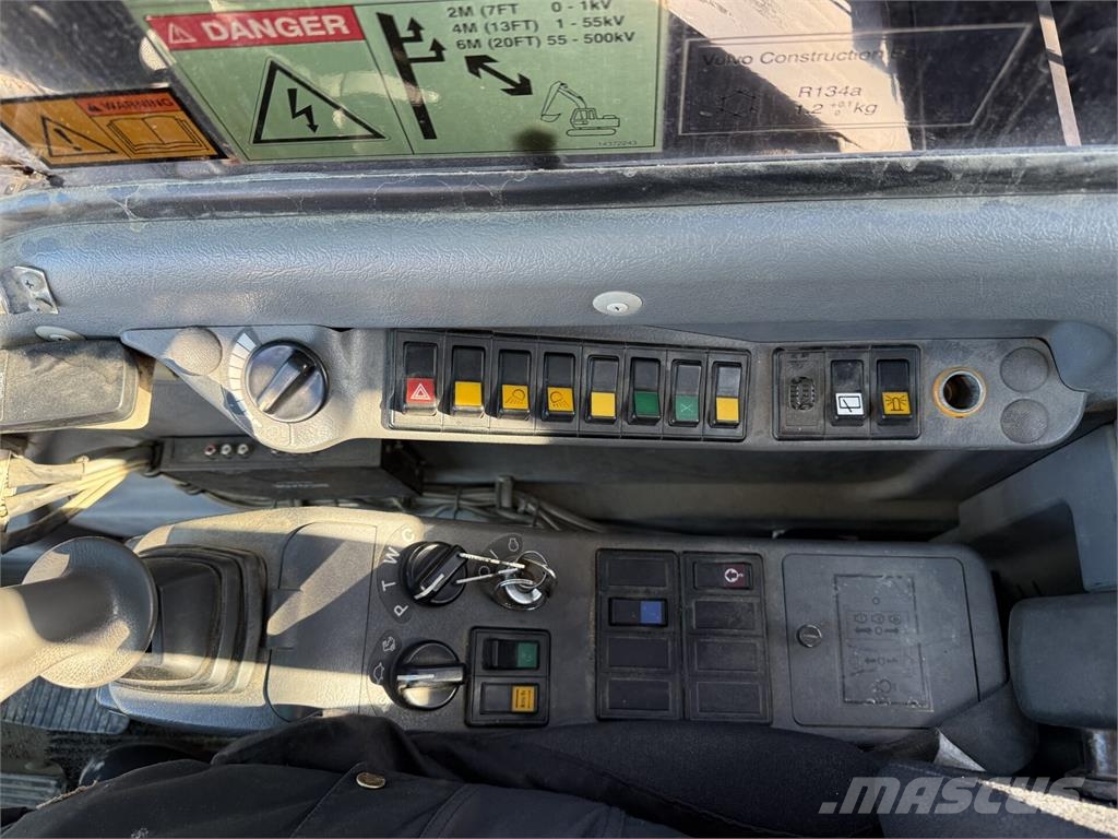 Volvo EW180B Колесни екскаватори