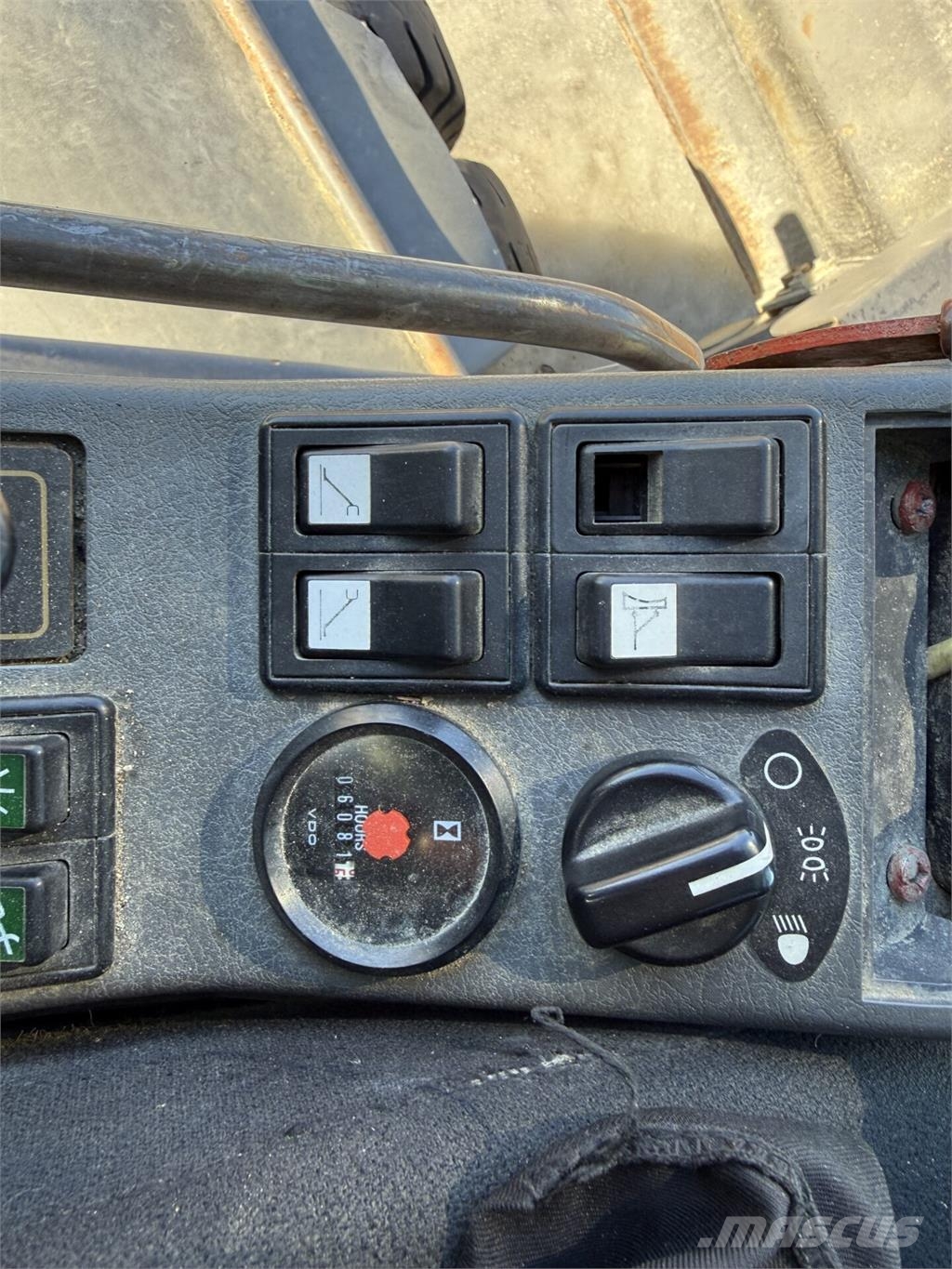 Volvo EW180B Колесни екскаватори