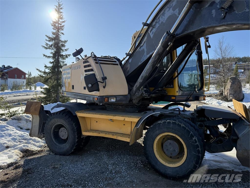 Volvo EW180B Колесни екскаватори