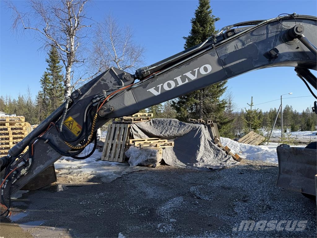 Volvo EW180B Колесни екскаватори