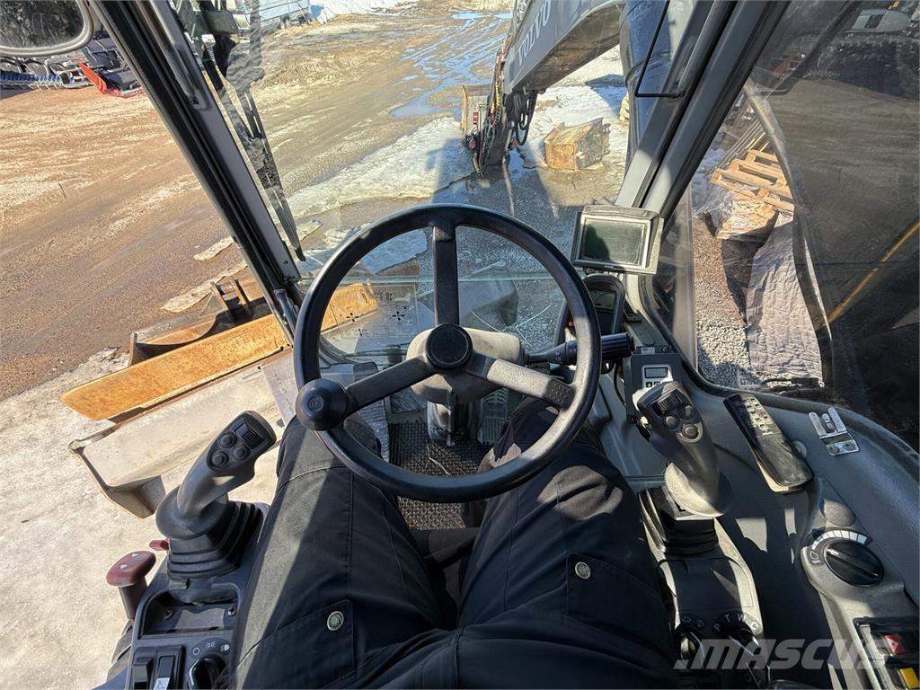 Volvo EW180B Колесни екскаватори