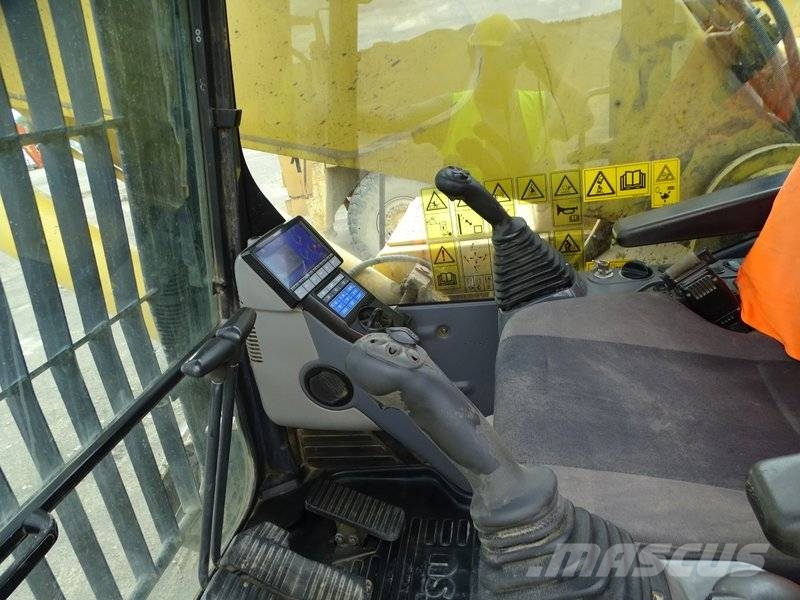 Komatsu PC 490 LC-11 Roomikekskavaatorid
