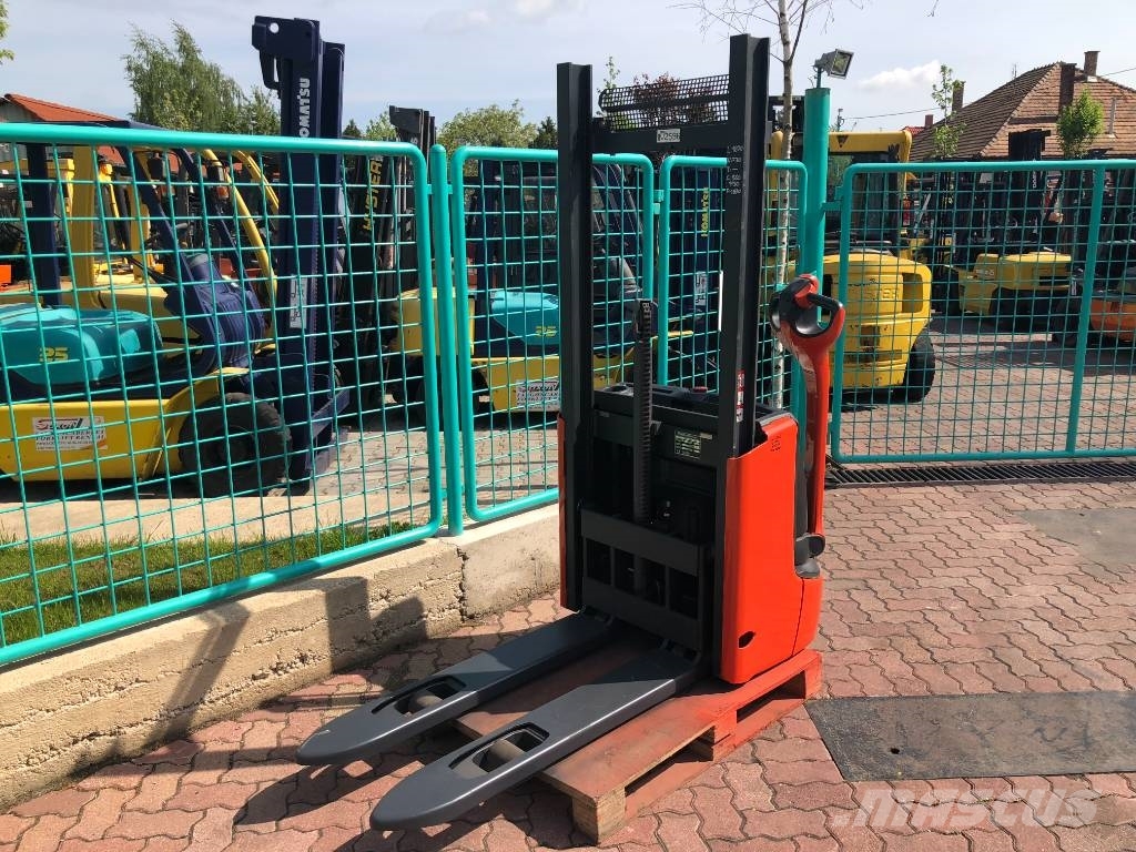 Linde L 10 B /172/ V-2596 Ajettavat pinoamisvaunut