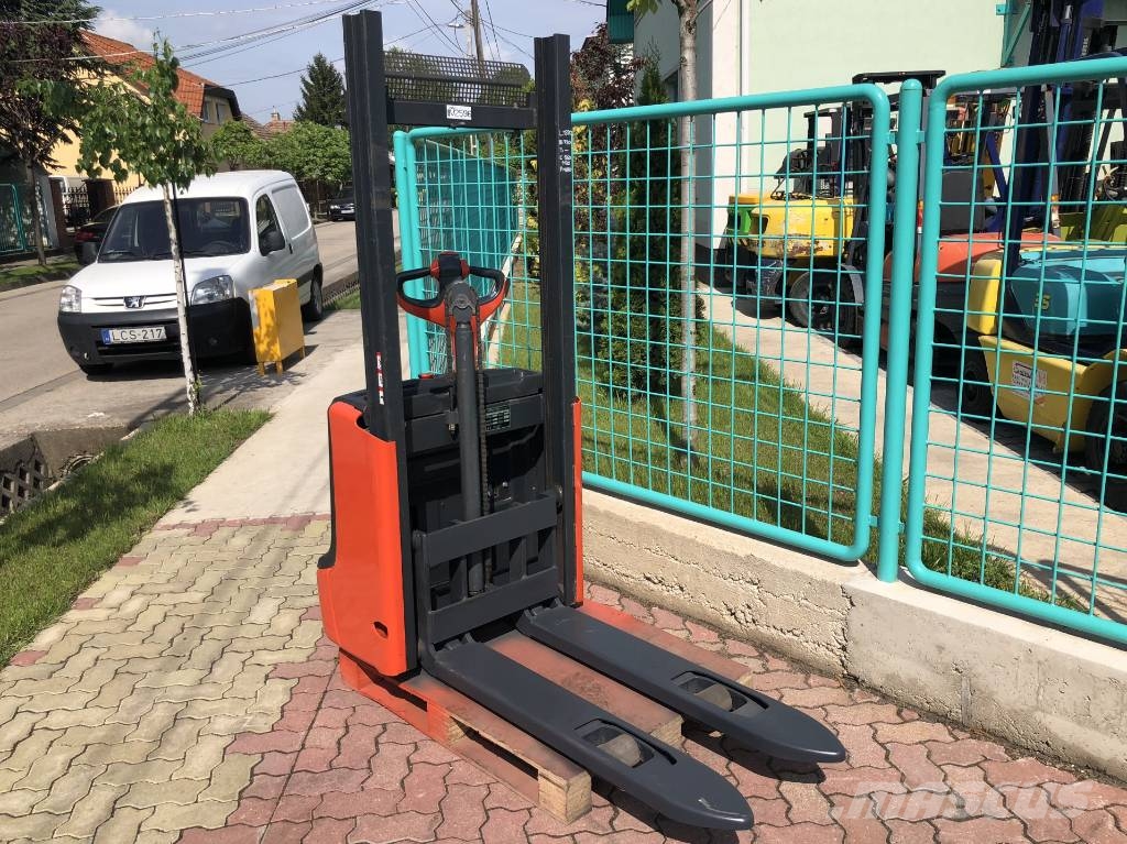 Linde L 10 B /172/ V-2596 OB Apiladores eléctricos autopropulsados